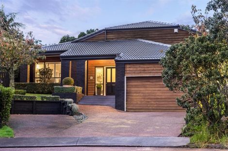 Photo of property in 12 Juliet Place, Forrest Hill, Auckland, 0620