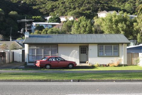 Photo of property in 27 Stokes Valley Road, Stokes Valley, Lower Hutt, 5019