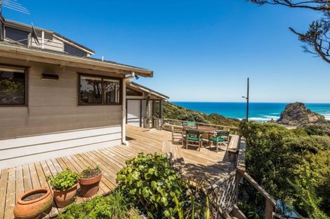 Photo of property in 70 Rayner Road, Piha, 0772