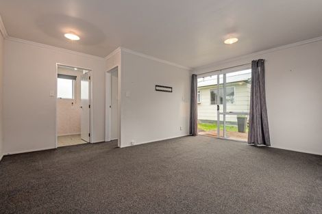 Photo of property in 32 Cumberland Place, Kelvin Grove, Palmerston North, 4414