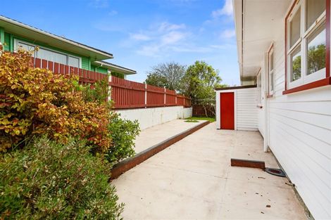 Photo of property in 40 Catherine Crescent, Paparangi, Wellington, 6037