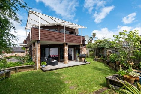 Photo of property in 2/5 Perendale Close, Somerville, Auckland, 2014