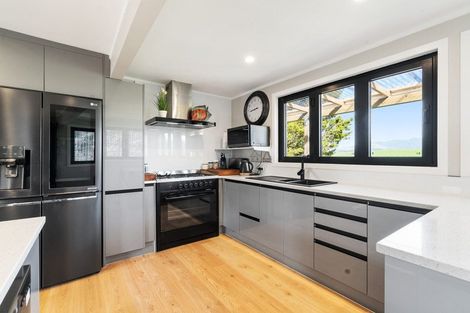 Photo of property in 74 Bays Road, Orere Point, Papakura, 2585