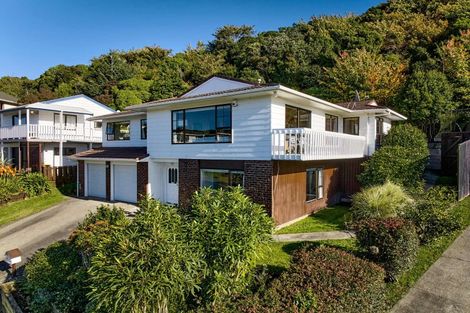 Photo of property in 16 Saint Aidans Way, Tawa, Wellington, 5028