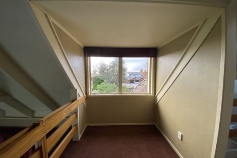 Photo of property in 8 Sanctuary Point, Sunnyhills, Auckland, 2010