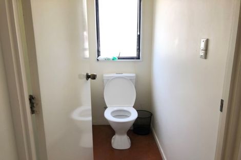 Photo of property in 16 Mallard Place, Unsworth Heights, Auckland, 0632