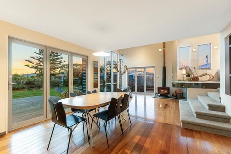 Photo of property in 21 Paekakariki Hill Road, Pauatahanui, Porirua, 5381