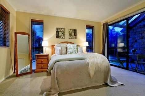 Photo of property in 5b Olwyn Place, Greenhithe, Auckland, 0632