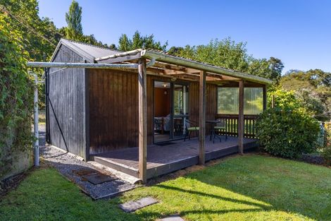 Photo of property in Ruatiti Cottage, 1693 Ruatiti Road, Ruatiti, Raetihi, 4696