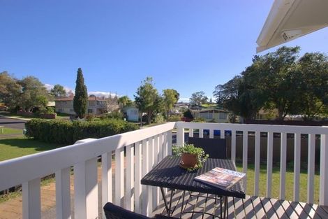 Photo of property in 9 Barnfield Place, Glendene, Auckland, 0602