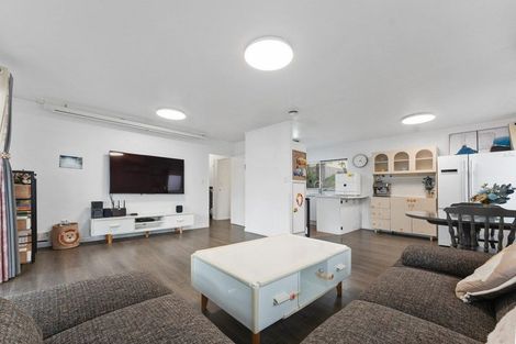 Photo of property in 33a Lilburn Crescent, Massey, Auckland, 0614