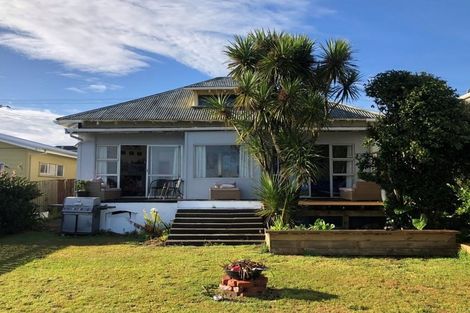 Photo of property in 12 Hine Street, New Plymouth, 4310