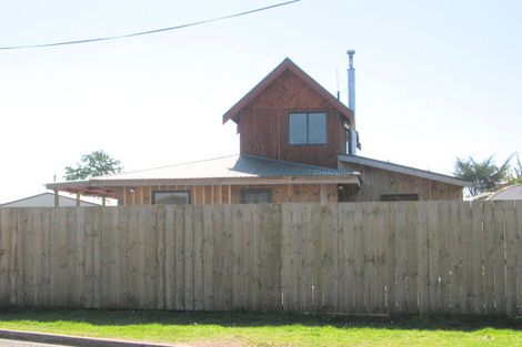 Photo of property in 10 Annette Place, Whitianga, 3510