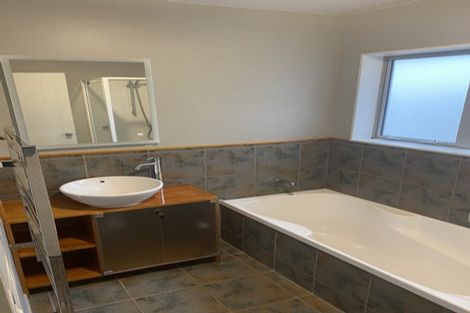 Photo of property in 201 Heta Road, Merrilands, New Plymouth, 4312