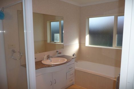 Photo of property in 4 Ballyroney Place, East Tamaki, Auckland, 2013