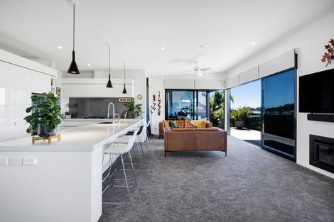 Photo of property in 15 Links Drive, Waiwhakaiho, New Plymouth, 4312