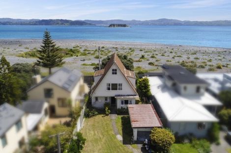 Photo of property in 24 Pukatea Street, Eastbourne, Lower Hutt, 5013