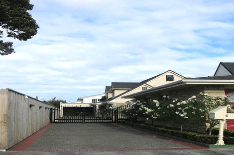 Photo of property in 2/6 Nikau Grove, Woburn, Lower Hutt, 5010
