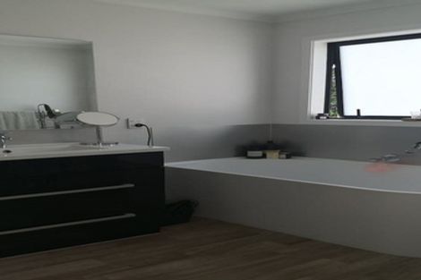 Photo of property in 124b Cambridge Terrace, Fairfield, Lower Hutt, 5011