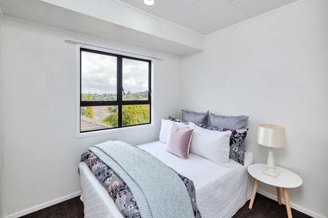 Photo of property in 1/15 Kupari Place, Totara Vale, Auckland, 0629