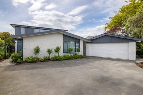 Photo of property in 16 Brackendale Place, Burnside, Christchurch, 8041