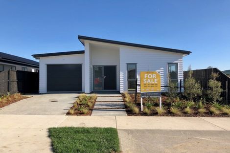 Photo of property in 36 Lumbarda Drive, Kumeu, 0810