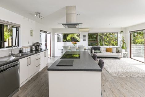 Photo of property in 5 Reynolds Place, Torbay, Auckland, 0630