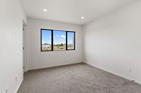 Photo of property in 12 Kapeta Lane, Karaka, 2113