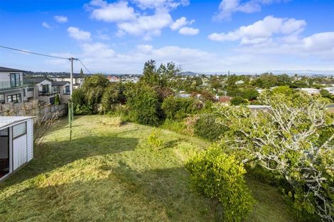 Photo of property in 70 Chivalry Road, Glenfield, Auckland, 0629