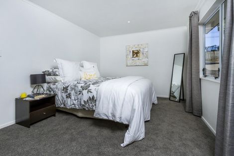 Photo of property in 2/266 Forrest Hill Road, Forrest Hill, Auckland, 0620