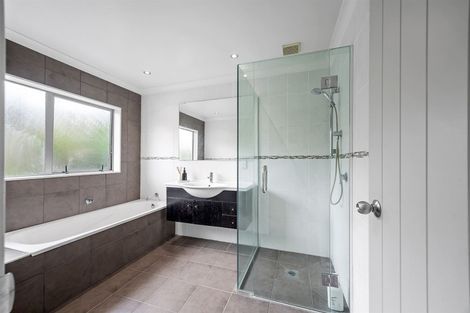 Photo of property in 31 Harrowglen Drive, Northcross, Auckland, 0632