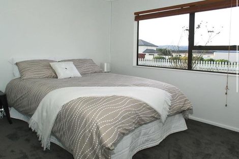 Photo of property in 32 James Cook Drive, Whitby, Porirua, 5024