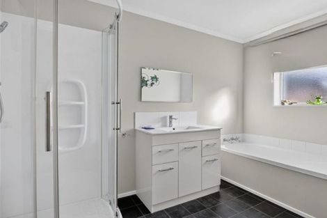 Photo of property in 35 Nottingham Drive, Hamilton East, Hamilton, 3216