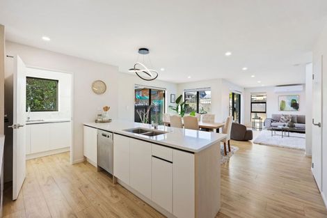 Photo of property in 33a Jillteresa Crescent, Half Moon Bay, Auckland, 2012