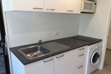 Photo of property in 33 Park Hill Road, Birkenhead, Auckland, 0626