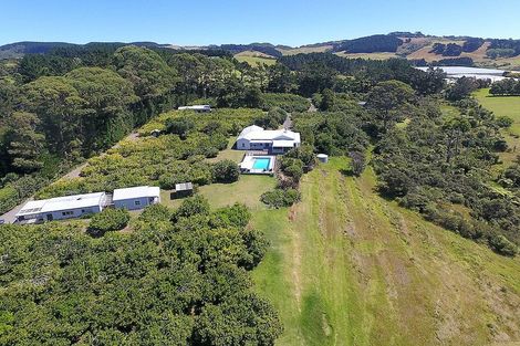 Photo of property in 940 South Head Road, South Head, Helensville, 0874