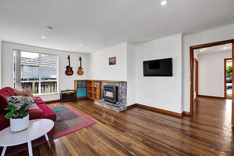 Photo of property in 62 Lismore Street, Merrilands, New Plymouth, 4312