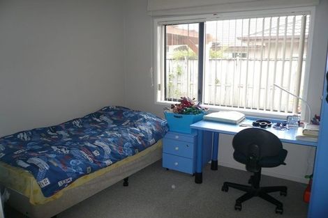 Photo of property in 16 Millstone Lane, Henderson, Auckland, 0612