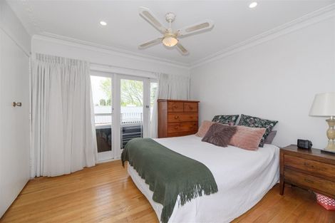 Photo of property in 19 Yeovil Road, Te Atatu Peninsula, Auckland, 0610