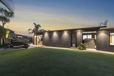 Photo of property in 34 Hebron Road, Waiake, Auckland, 0630