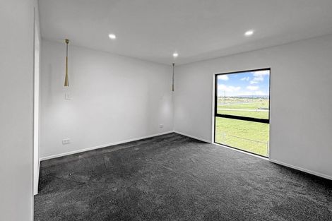Photo of property in 21 Karaka Village Parade, Karaka, 2580