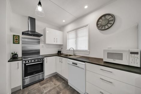 Photo of property in 60 Egmont Street, Hawera, 4610