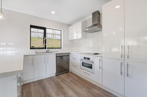 Photo of property in 15 Black Teal Close, Unsworth Heights, Auckland, 0632