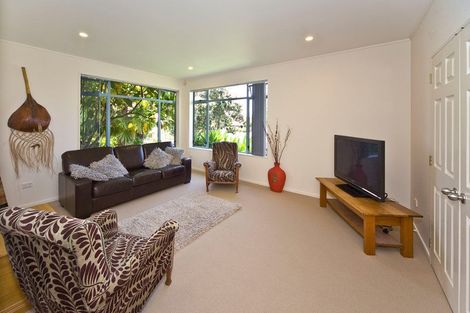 Photo of property in 82 Buscomb Avenue, Henderson, Auckland, 0610