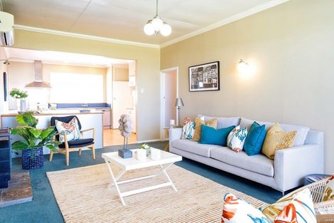 Photo of property in 6 Clifton Road, Haumoana, 4102