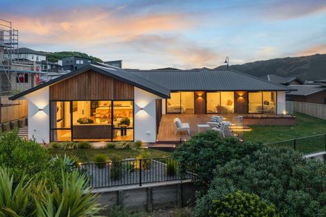 Photo of property in 60b Queen Charlotte Drive, Aotea, Porirua, 5024