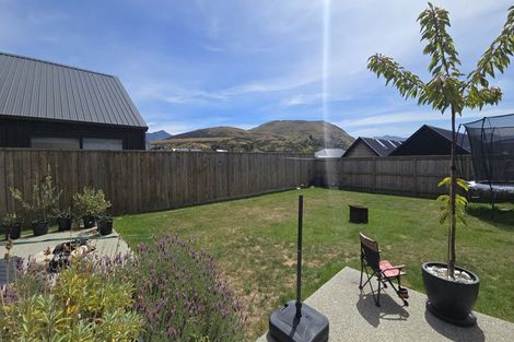 Photo of property in 16 Barn Road, Jacks Point, 9371