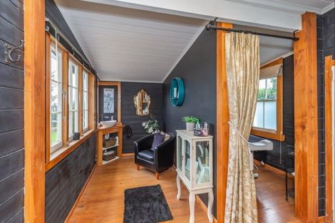 Photo of property in 73 Wakefield Road, Levin, 5571