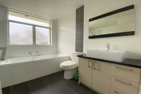 Photo of property in 20a Eversleigh Road, Belmont, Auckland, 0622