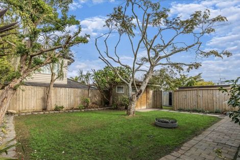 Photo of property in 2/2 Pakuranga Road, Howick, Auckland, 2010